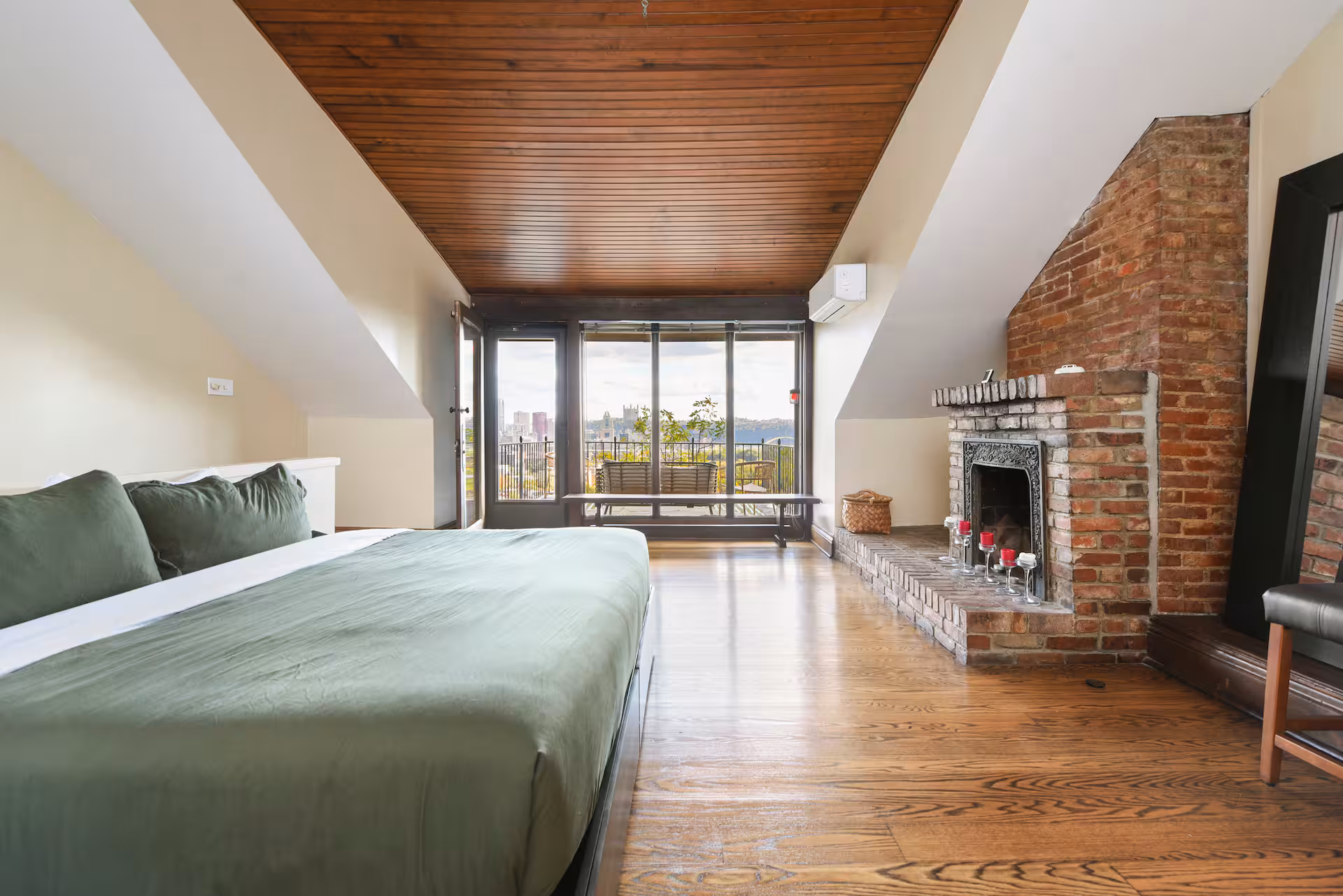 Cliffside Mansion - Photo 8